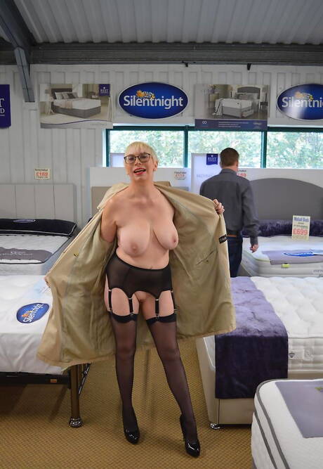 TAC Amateurs invite you to explore a free photos with Barby Slut has a well-done body