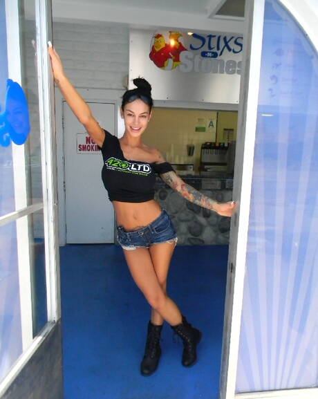 Angelina Valentine are pleased to offer you xxx pictures featuring Angelina Valentine xxx gallery 161507