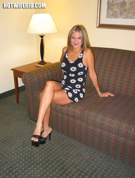 Hot Wife Rio offers a free picture gallery with Hot Wife Rio in girl on girl sex scene