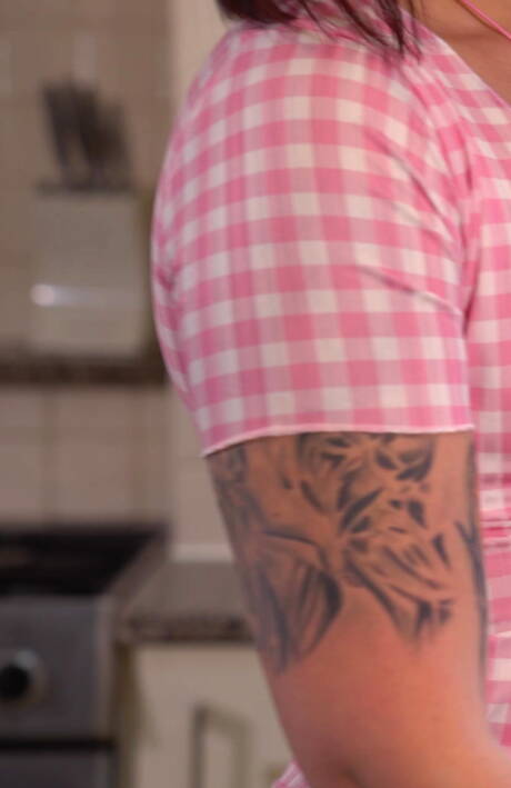 Downblouse Jerk are excited to present you with xxx gallery showcasing Belle Ohara has an amazing form