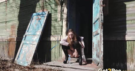 Got 2 Pee are proud to present you with a free pics featuring Vika in golden shower action